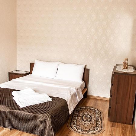 Bilya Richky Hotel คาเมียเนตส์-โปดิลสกี ภายนอก รูปภาพ
