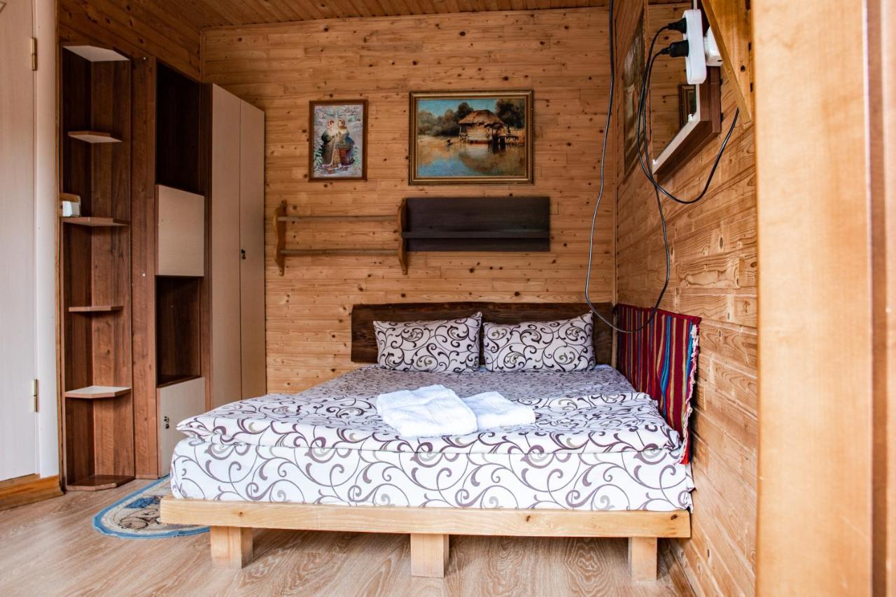 Bilya Richky Hotel คาเมียเนตส์-โปดิลสกี ภายนอก รูปภาพ