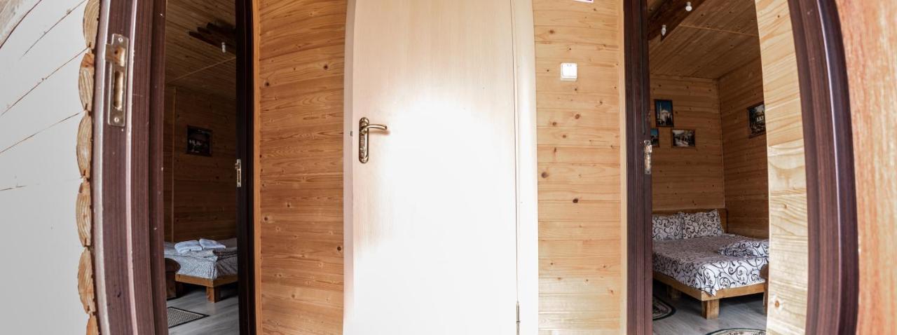 Bilya Richky Hotel คาเมียเนตส์-โปดิลสกี ภายนอก รูปภาพ