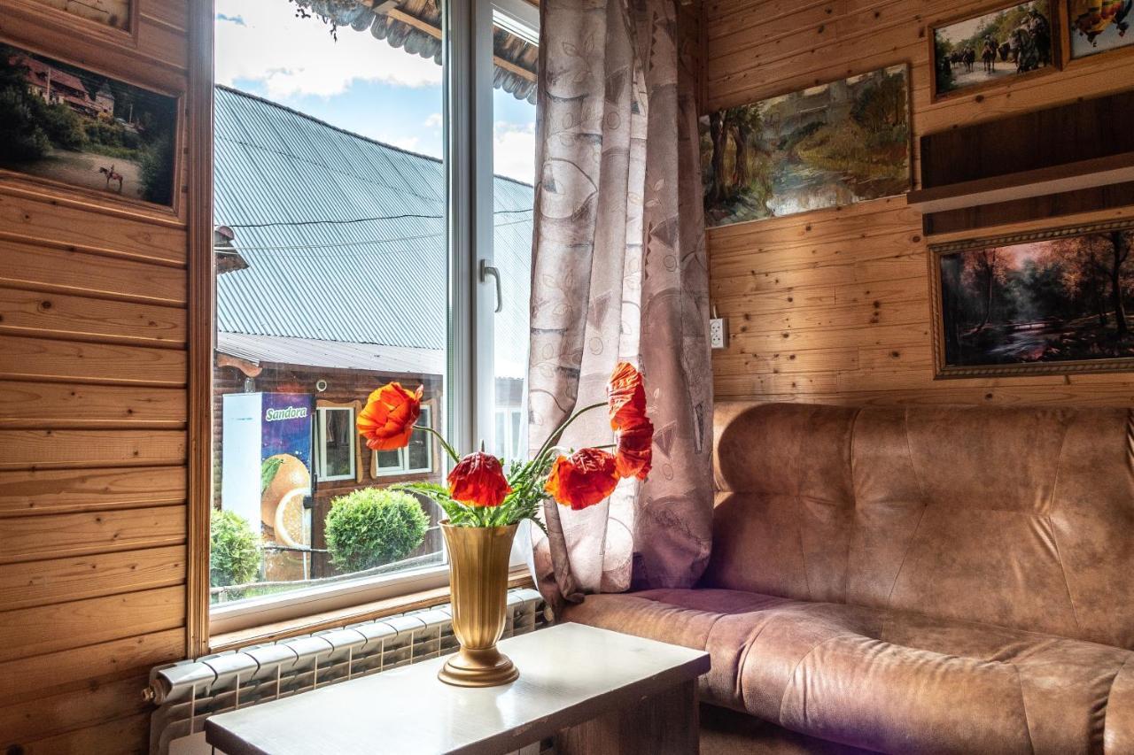 Bilya Richky Hotel คาเมียเนตส์-โปดิลสกี ภายนอก รูปภาพ