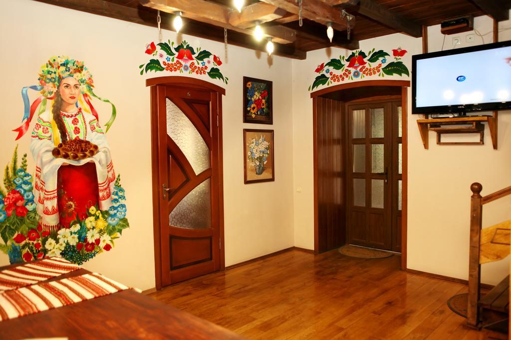 Bilya Richky Hotel คาเมียเนตส์-โปดิลสกี ภายนอก รูปภาพ