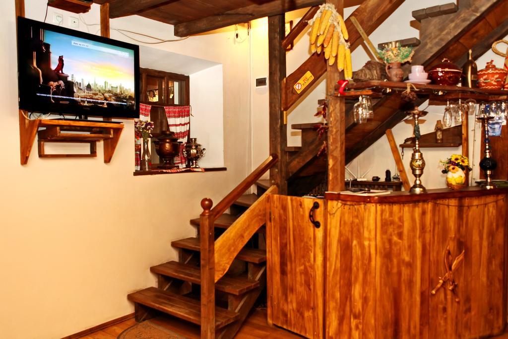 Bilya Richky Hotel คาเมียเนตส์-โปดิลสกี ภายนอก รูปภาพ