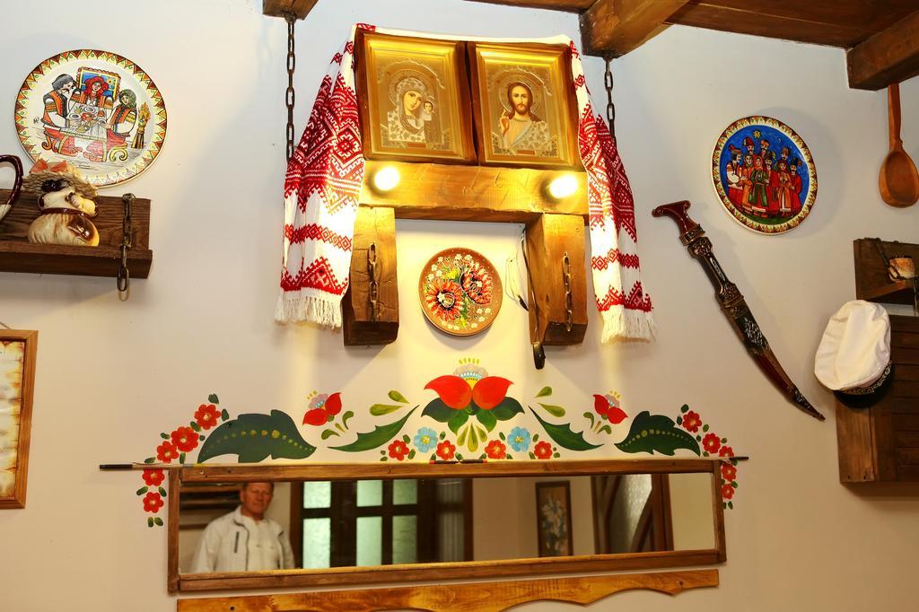 Bilya Richky Hotel คาเมียเนตส์-โปดิลสกี ภายนอก รูปภาพ