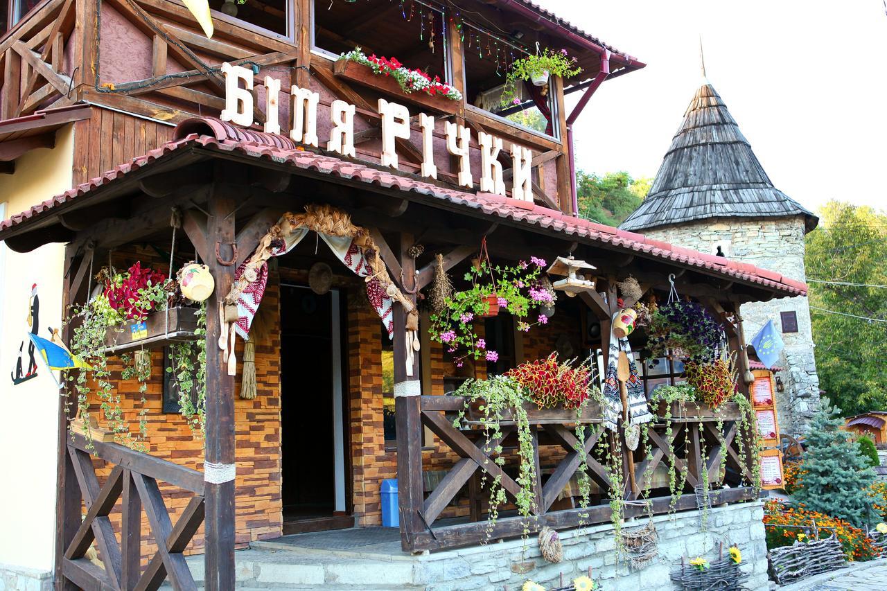 Bilya Richky Hotel คาเมียเนตส์-โปดิลสกี ภายนอก รูปภาพ