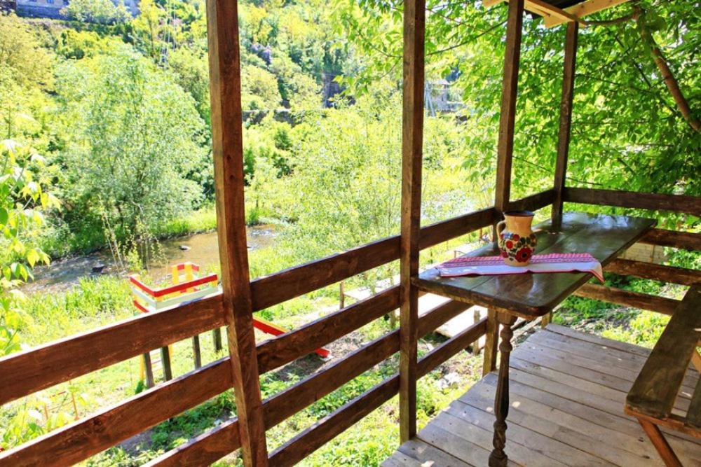 Bilya Richky Hotel คาเมียเนตส์-โปดิลสกี ภายนอก รูปภาพ