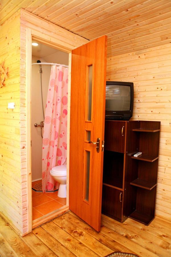 Bilya Richky Hotel คาเมียเนตส์-โปดิลสกี ภายนอก รูปภาพ